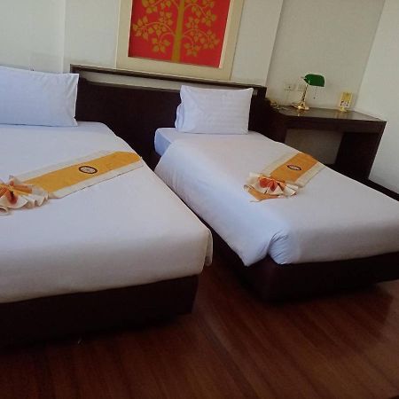 Grand Phranakhon Hotel Ayutthaya Bagian luar foto