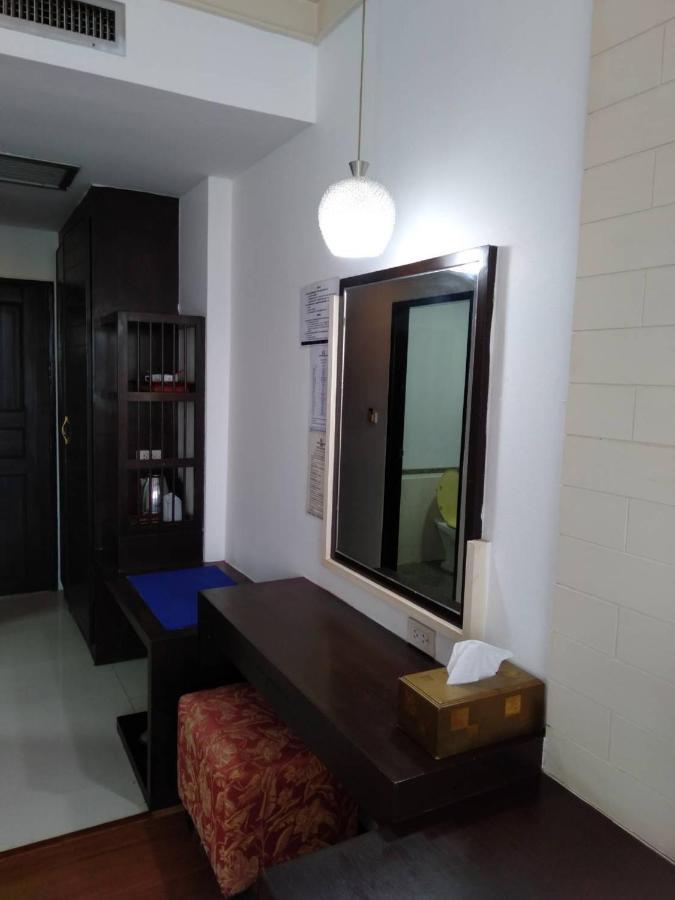 Grand Phranakhon Hotel Ayutthaya Bagian luar foto