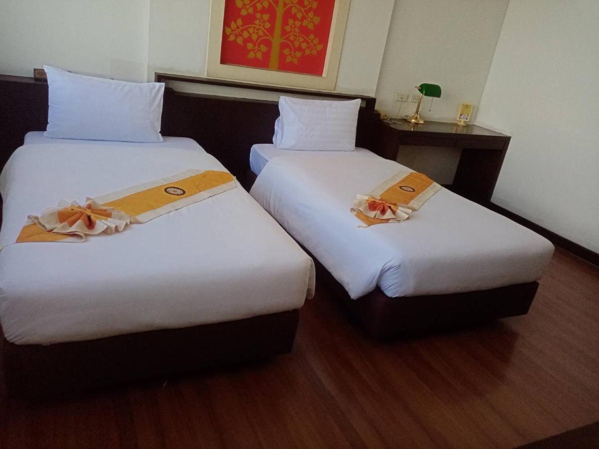Grand Phranakhon Hotel Ayutthaya Bagian luar foto