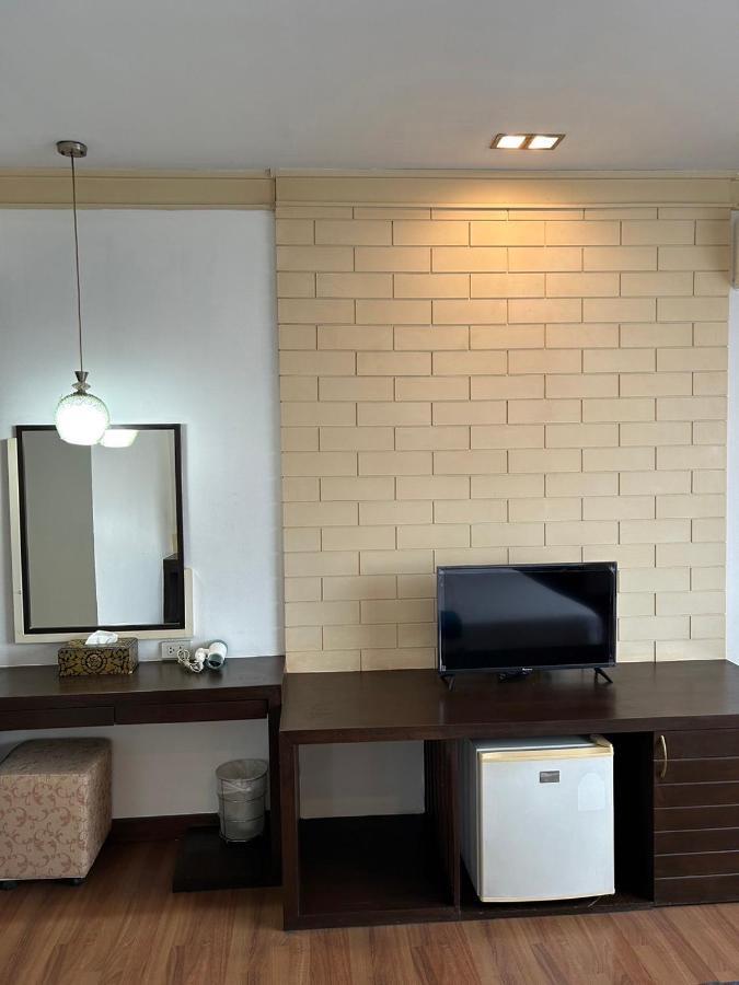 Grand Phranakhon Hotel Ayutthaya Bagian luar foto