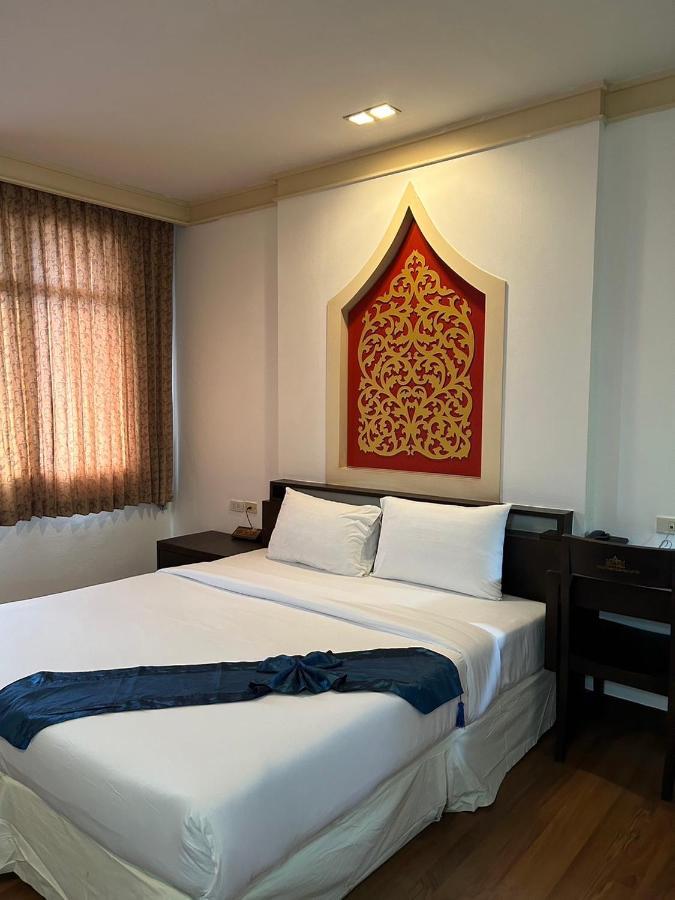 Grand Phranakhon Hotel Ayutthaya Bagian luar foto