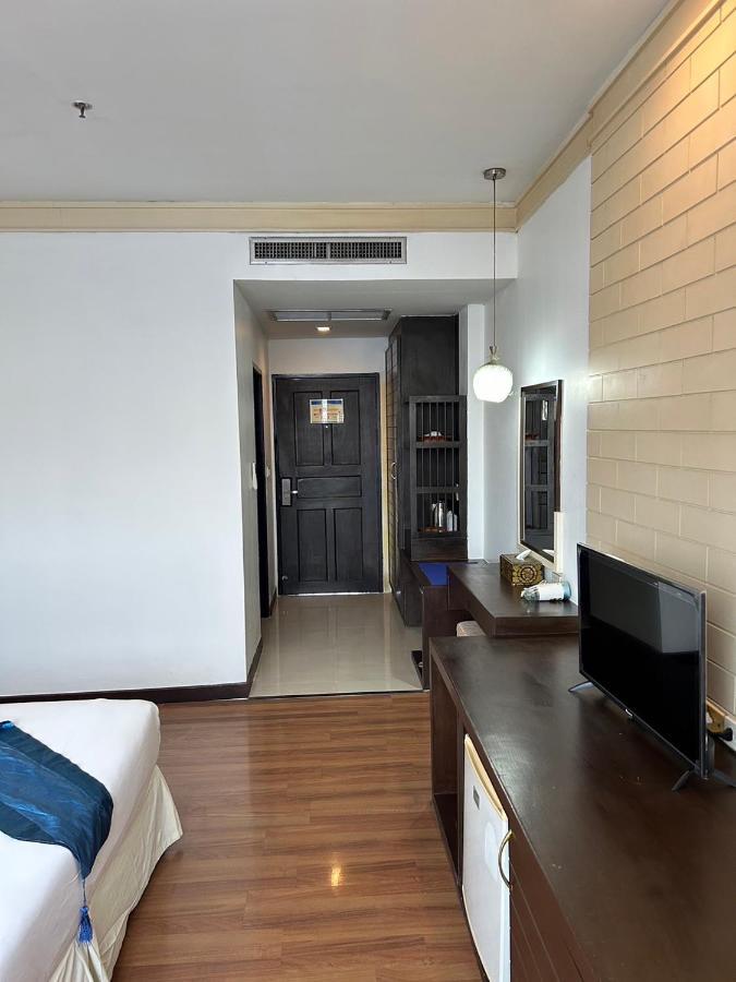 Grand Phranakhon Hotel Ayutthaya Bagian luar foto